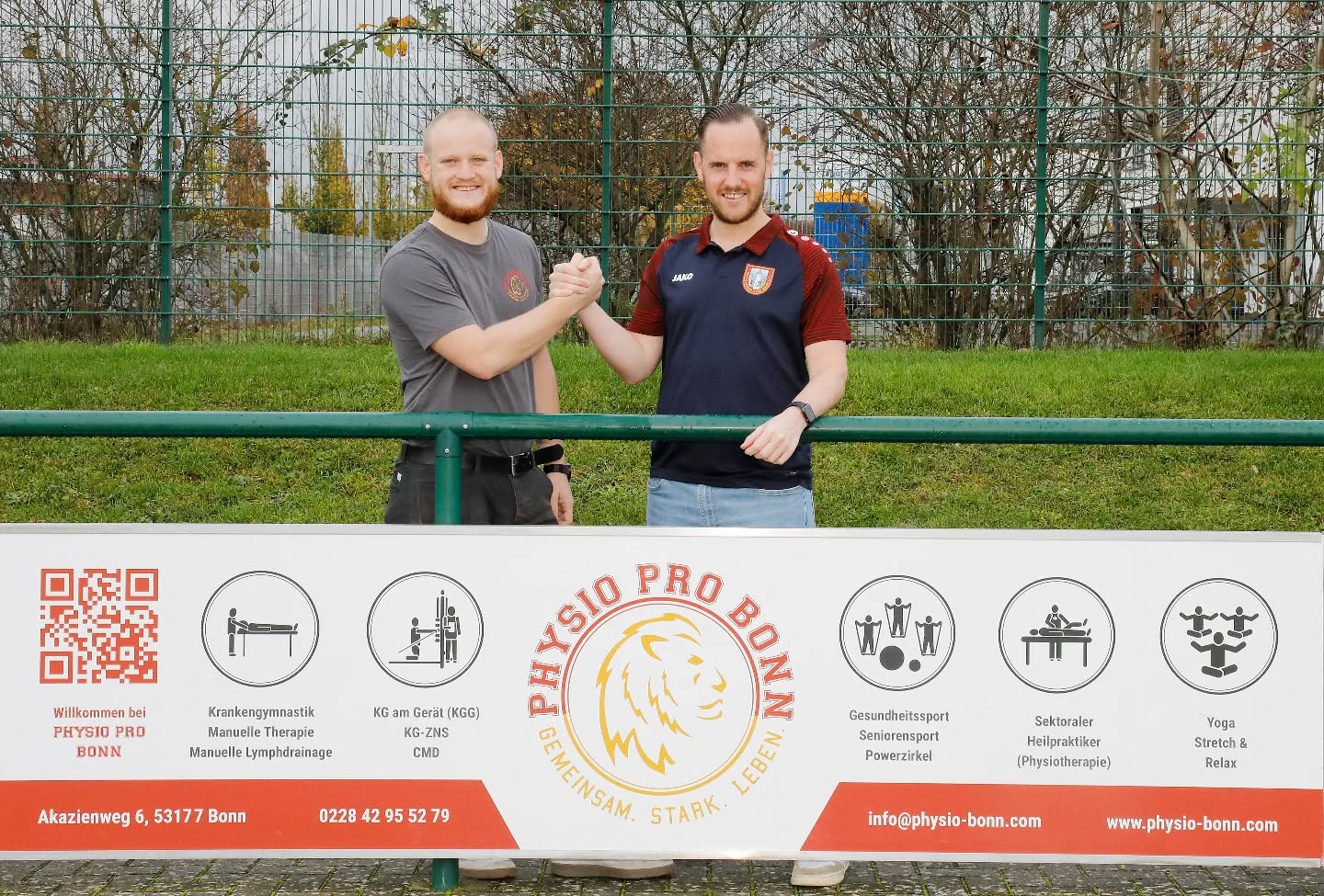 NEUE PARTNERSCHAFT FÜR MEHR GESUNDHEIT UND BEWEGUNG! 🤝
Wir freuen uns über die Unterstützung von Physio Pro Bonn!
Sport ist mehr als Training – er verbindet Menschen, stärkt Körper und Geist und schafft Gemeinschaft. Genau diese Haltung teilt @physioprobonn mit uns. Moderne Physiotherapie bedeutet dort: ein Umfeld schaffen, das Freude an Bewegung weckt und langfristig motiviert – genauso wie unser Vereinsleben. ⚽💪
Unter dem Motto „Gemeinsam.Stark.Leben“ unterstützt Physio Pro Bonn Vereine, die Menschen aus allen Teilen der Gesellschaft stärken – perfekte Voraussetzungen für unsere Zusammenarbeit!
Wir sagen: Danke für das Vertrauen und das Engagement! 🙌 Gemeinsam bleiben wir in Bewegung.
#svkripp #physioprobonn #sponsoring #gemeinsamstarkleben #gesundheit #vereinsliebe #lokalstark