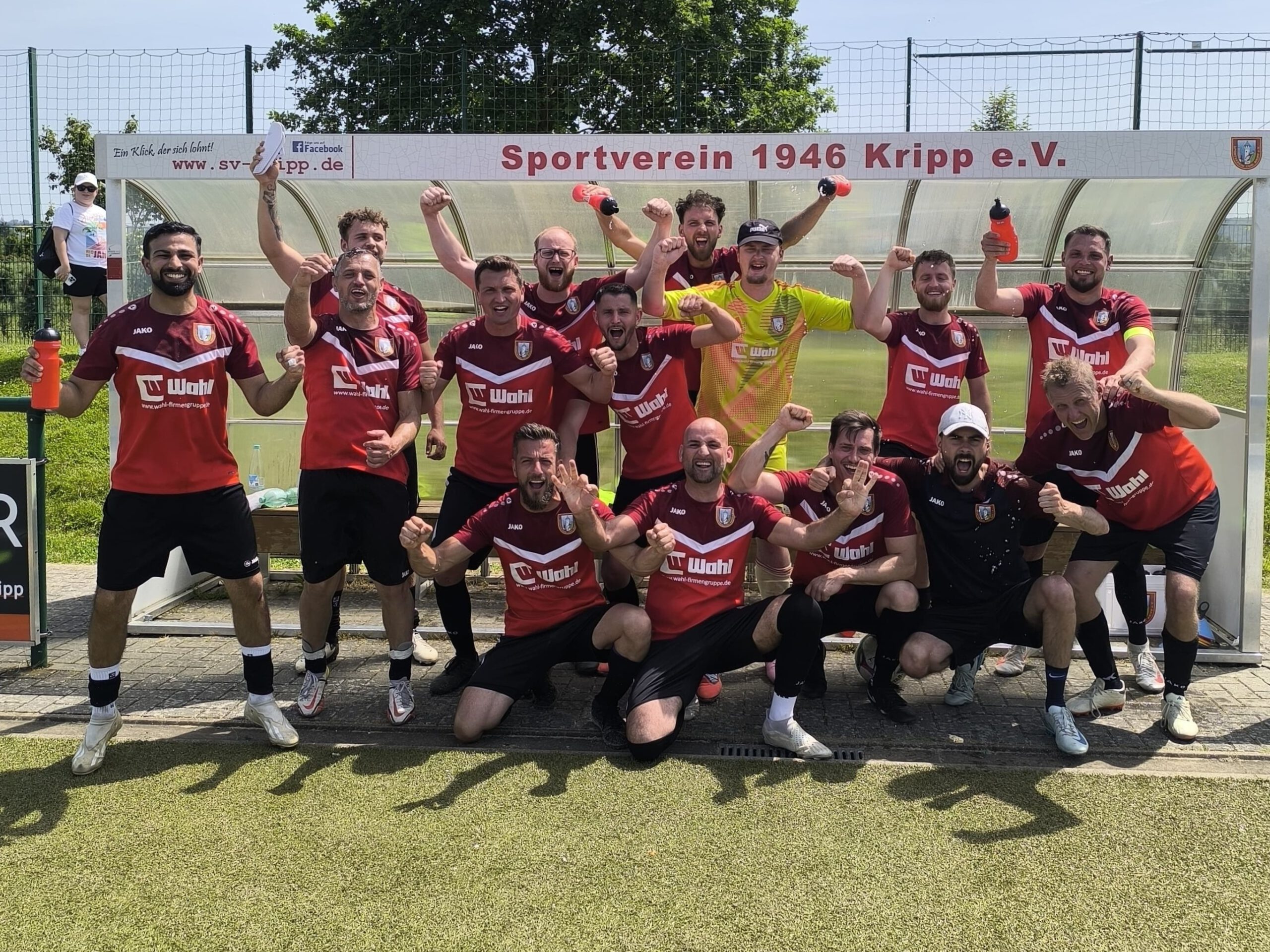 Zweite Mannschaft feiert torreichen Derbysieg und starke Saisonbilanz