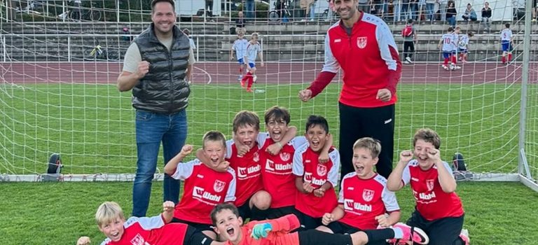 E1-Junioren holen ersten Punkt in der Kreisoberliga E1-Junioren holen ersten Punkt in der Kreisoberliga